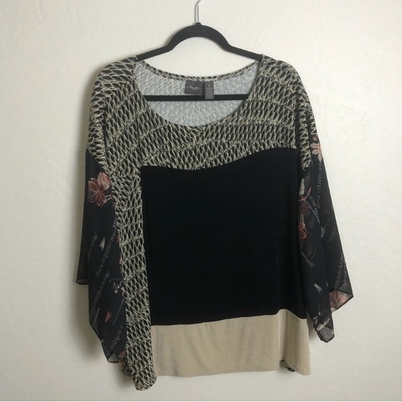 Chico's Travelers Mixed Media Lagenlook
Kimono Jersey Top - Picture 2 of 7